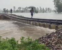 Floods In UP: ਯੂਪੀ 'ਚ ਹੜ੍ਹ ਕਾਰਨ ਲੋਕਾਂ 'ਚ ਹਾਹਾਕਾਰ,16 ਜ਼ਿਲਿਆਂ ਦੇ 2.5 ਲੱਖ ਲੋਕ ਪ੍ਰਭਾਵਿਤ